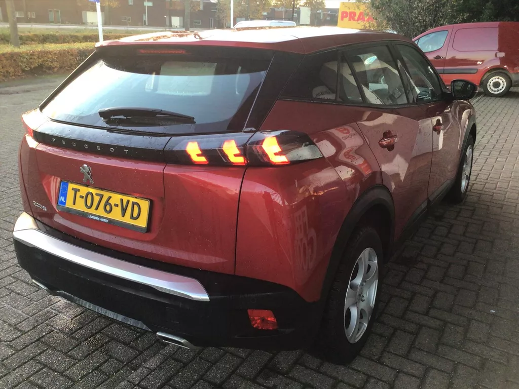 PEUGEOT 2008 1.2 PureTech 130pk EAT8 Active PEUGEOT 2008 1.2 PureTech 130pk EAT8 Active