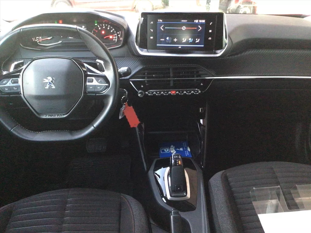 PEUGEOT 2008 1.2 PureTech 130pk EAT8 Active PEUGEOT 2008 1.2 PureTech 130pk EAT8 Active