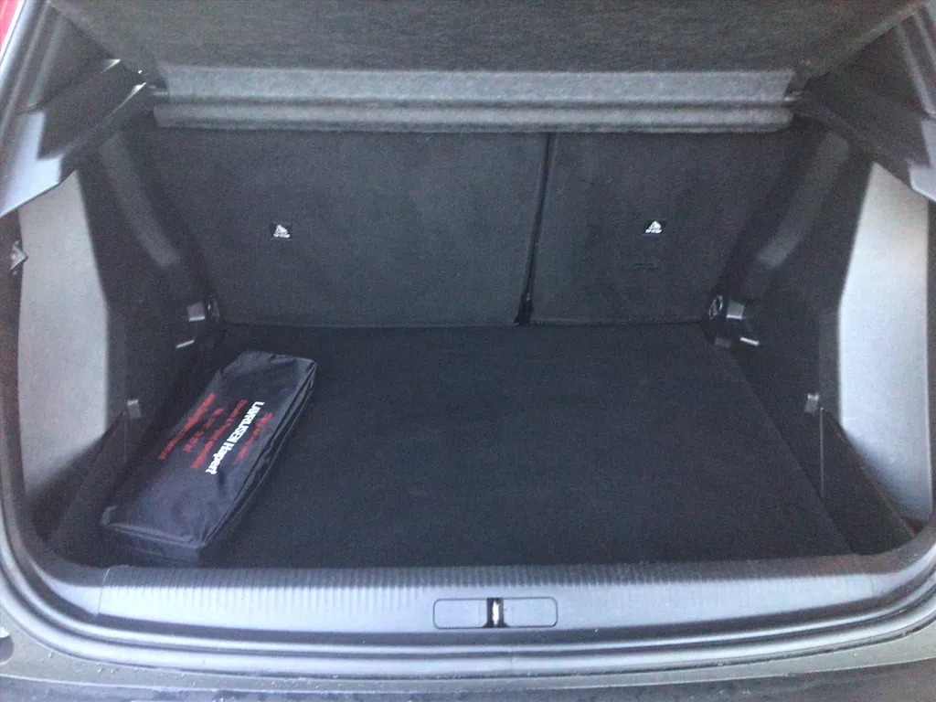 PEUGEOT 2008 1.2 PureTech 130pk EAT8 Active PEUGEOT 2008 1.2 PureTech 130pk EAT8 Active