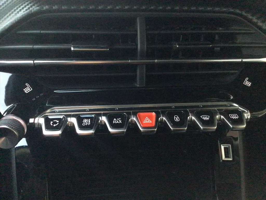 PEUGEOT 2008 1.2 PureTech 130pk EAT8 Active PEUGEOT 2008 1.2 PureTech 130pk EAT8 Active