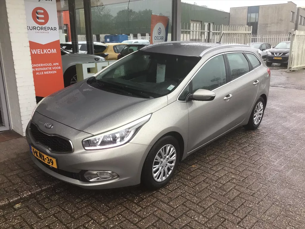 KIA Cee D 1.6 GDI Eco Dynamics 135 PK Business Pack KIA Cee D 1.6 GDI Eco Dynamics 135 PK Business Pack